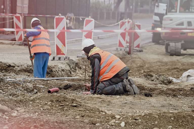 gradbišče, delavci, cesta, gradnja, pomgrad, asfalt