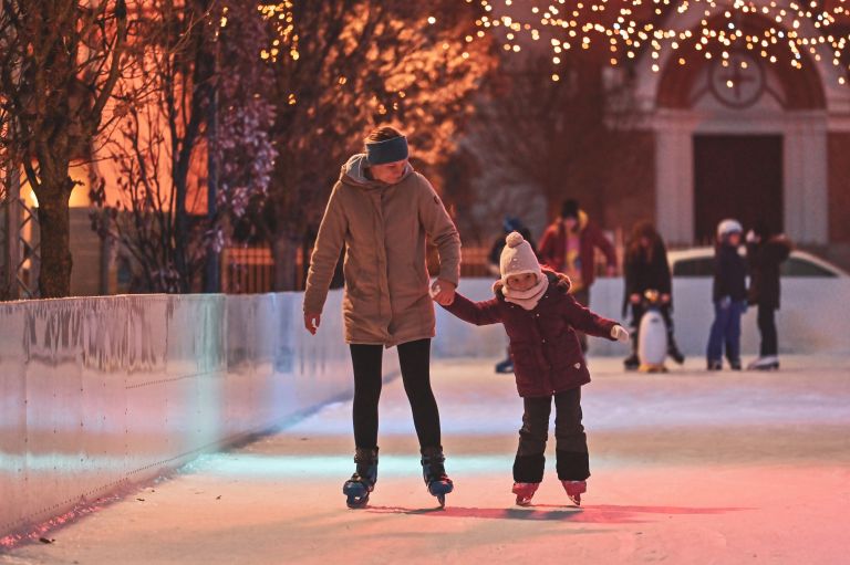 drsališče, druženje, množica, občani, drsanje, otroci, mladina, led, praznično