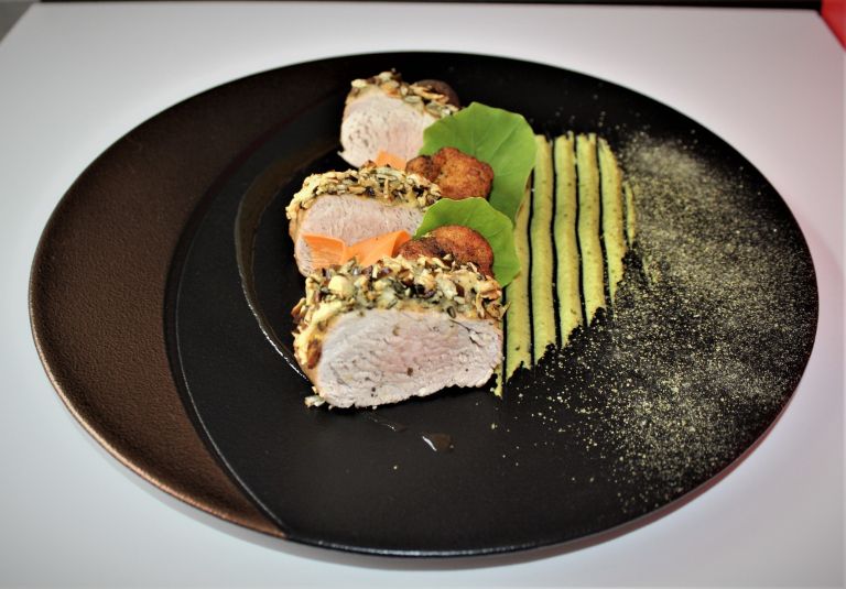 Hrustljavi medaljoni na grahovem pireju.JPG