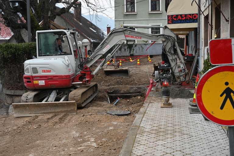 rekonstrukcija_kom_infrastrukture_na_glavnem_trgu_01.jpg