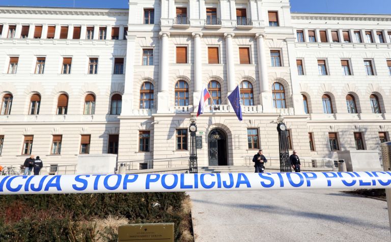 sodišče, podtaknjena-bomba