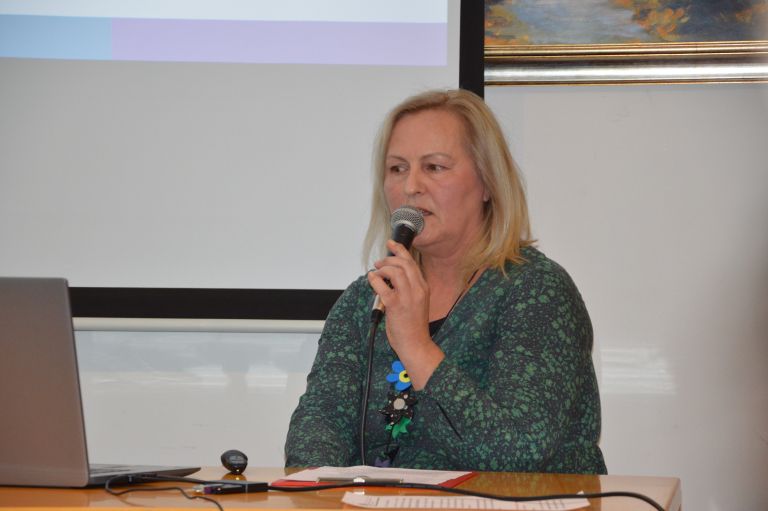 demenca, spominčica, alzheimer-slovenija, inkontinenca