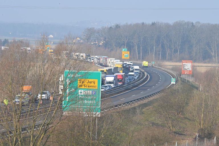 pomurska-avtocesta, prometna-nesreča, tovorno-vozilo