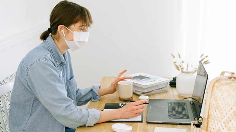 korona-maska-prostor-virus