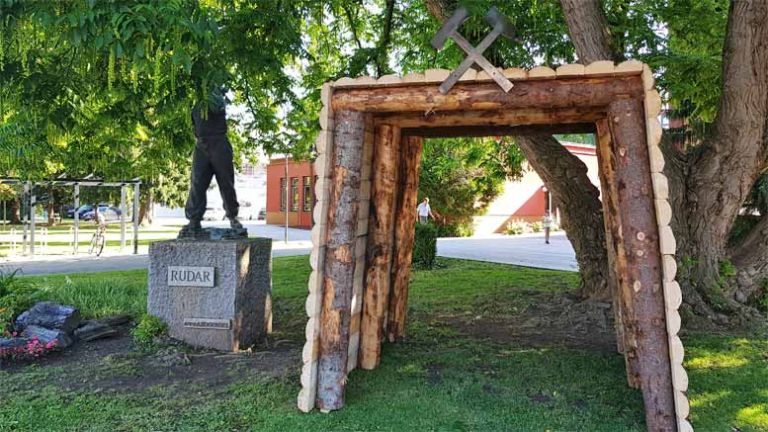 skok-cez-kozo-titov-trd