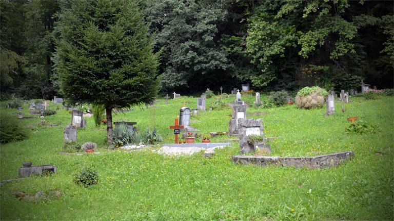 pokopalisce_smartno_grobovi