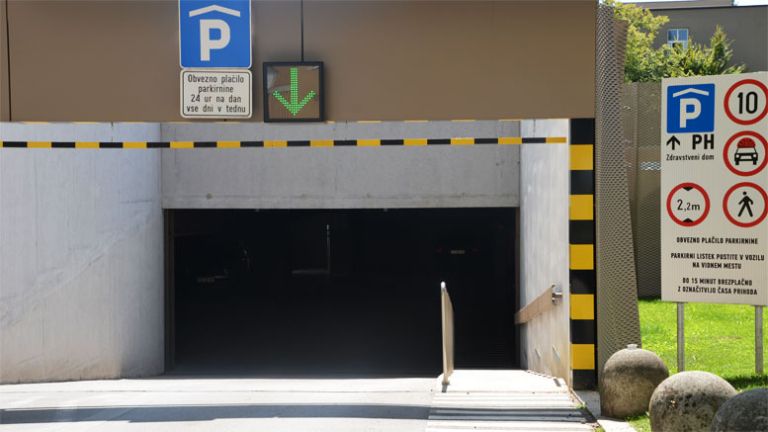 parkiranje_garazna_hisa