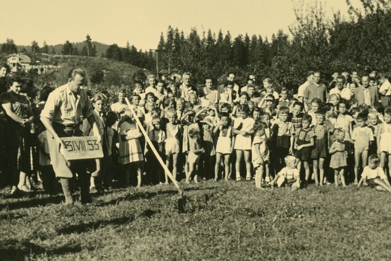 OŠ MPT Polaganje temeljnega kamna 31. avgusta 1953 (Fototeka Muzeja Velenje)