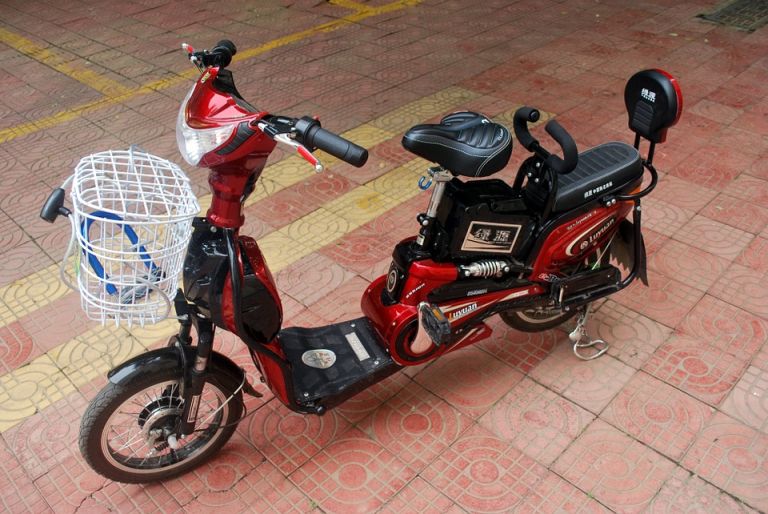 moped-19377_960_720