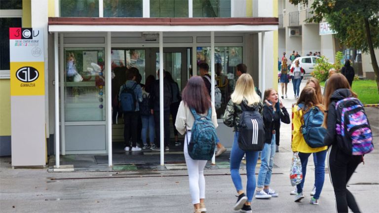 sola_gimnazija_ucenci