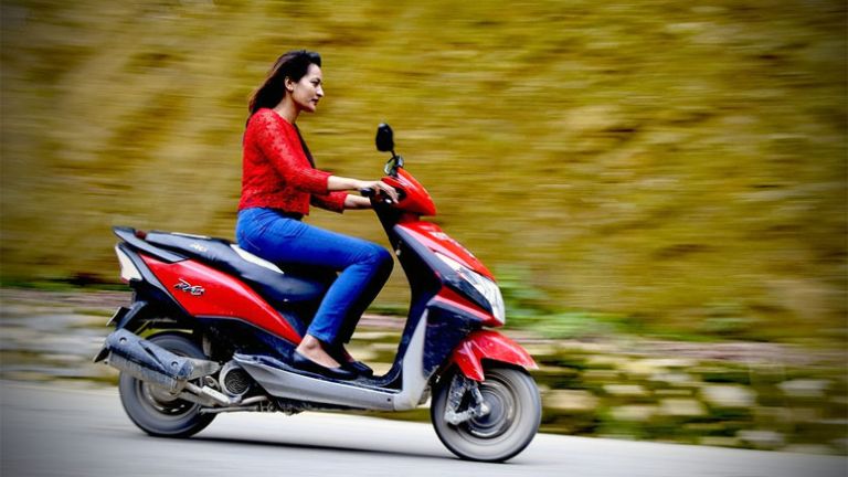 moped-skuter-motoristi