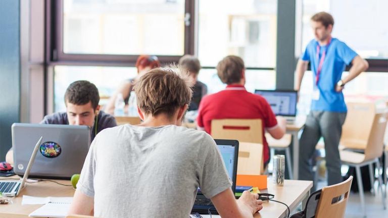 podjetniski_trampolin