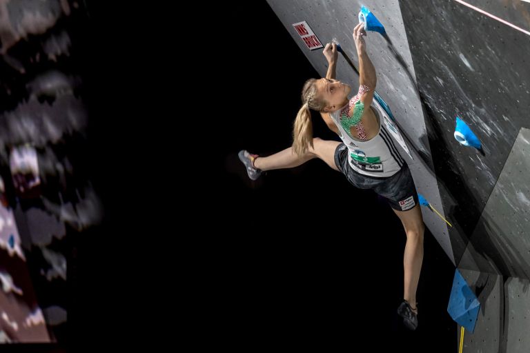 Janja Garnbret – prva ženska v zgodovini, ki se lahko pohvali z naslovom svetovne prvakinje tako...