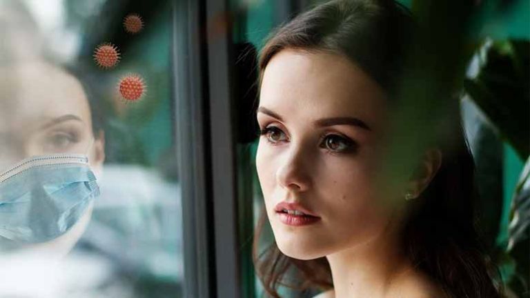 korona-maska-zenska-ljubljenje