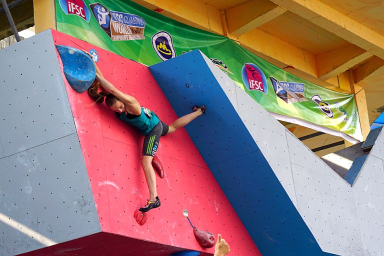 janja-garnbret_mladinska-svetovna-prvakinja-2016-v-tezavnosti-in-balvanih_foto-domen-svab