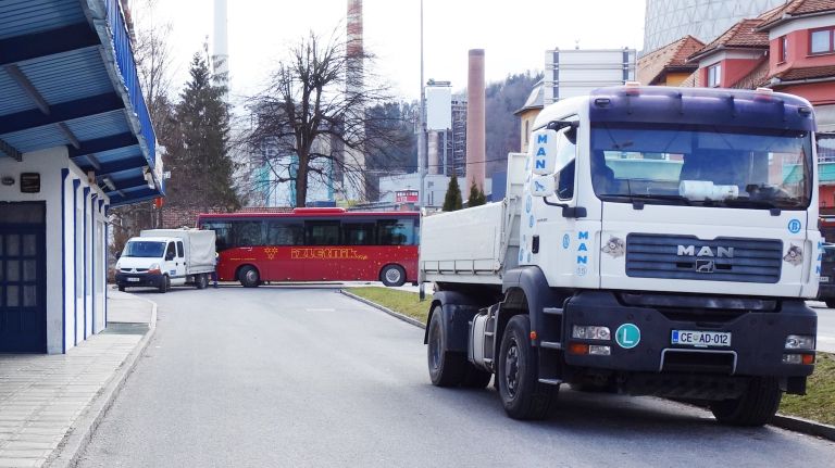 avtobusna postaja šoštanj 4530