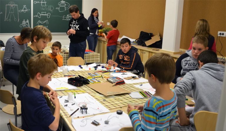 delavnica miha cojhter robotki galerija velenje mladi
