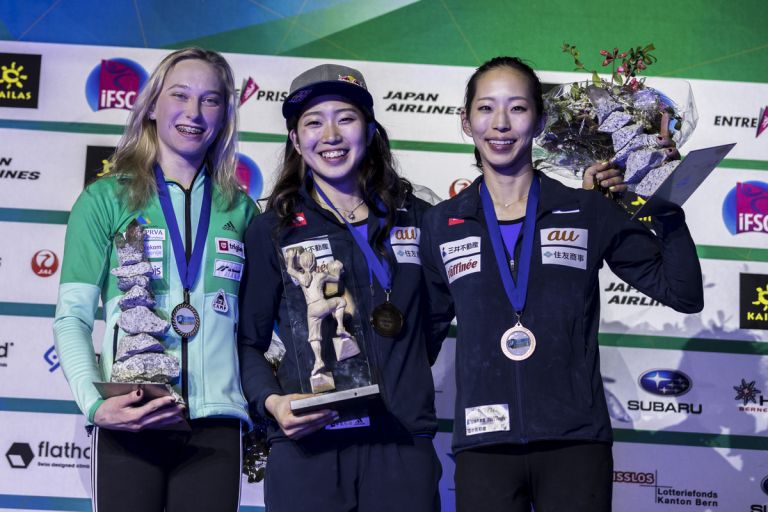 Janja Garnbret druga v Švici, na vrhu v družbi Japonk (foto Luka Fonda)