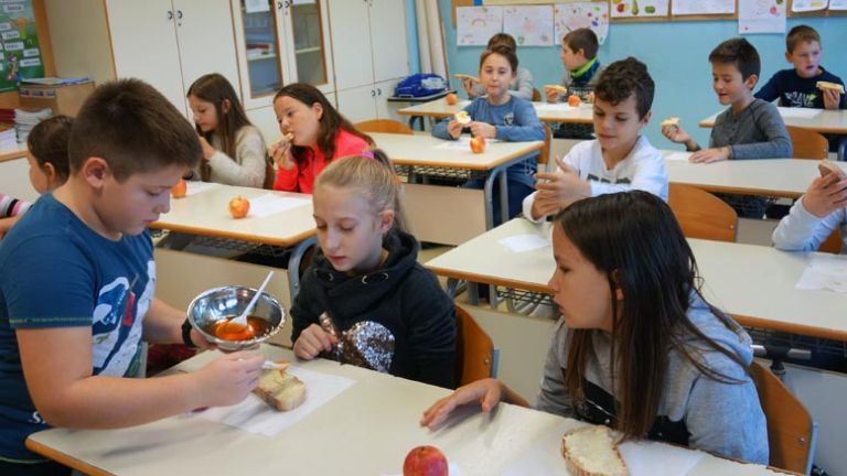 kruh-med-mleko-dan-slovenske-hrane