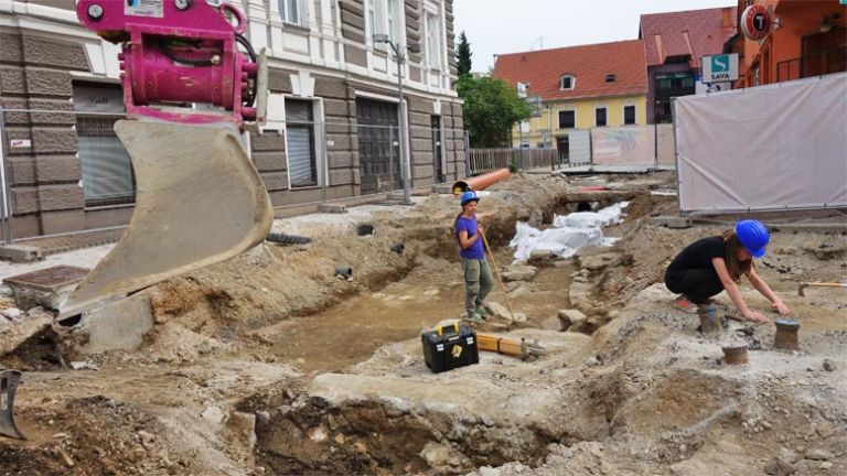 trg-sostanj-arheologi-gradbisce