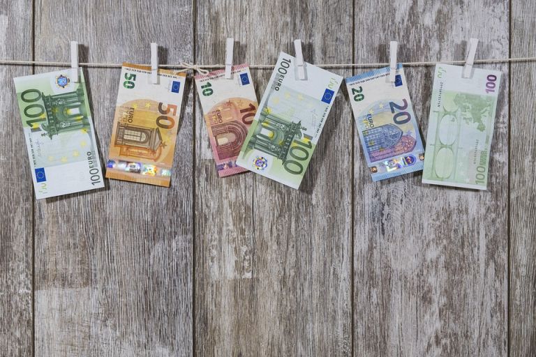 evri denar valuta placa
