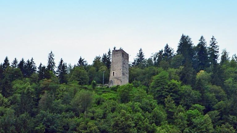 pusti-grad-sostanj