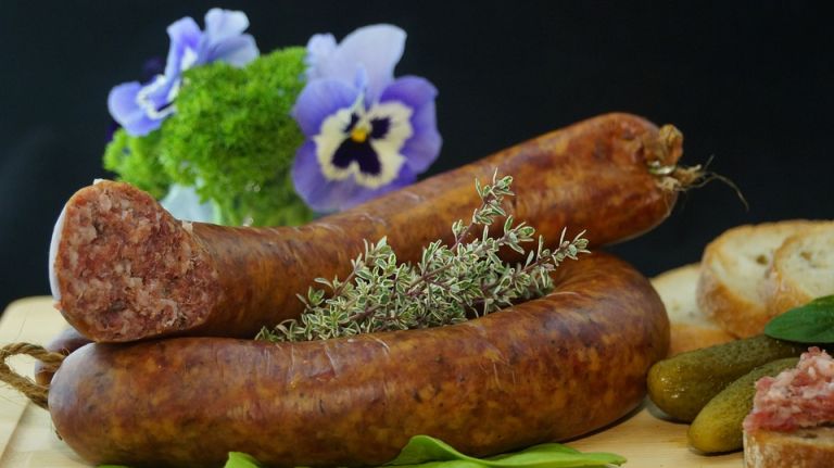 hrana. klobasa