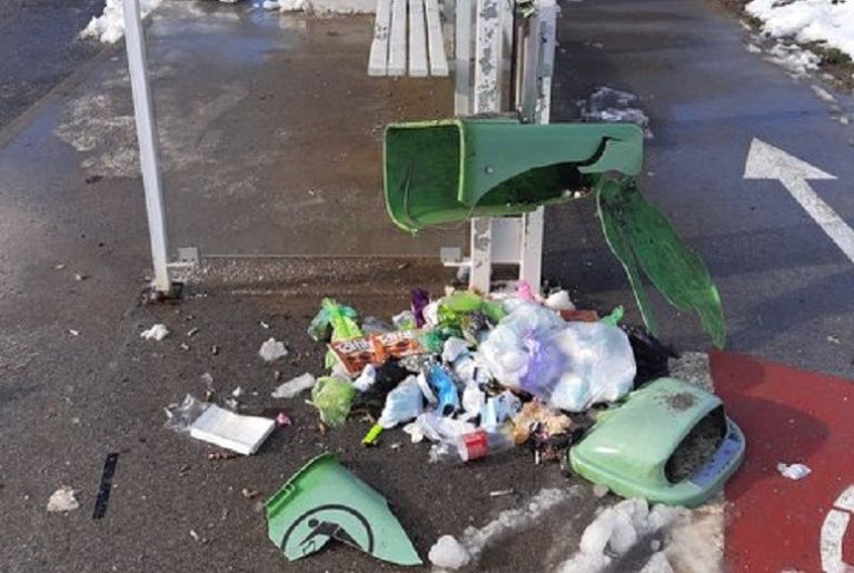 Vandalizem koši za smeti, dec 2021