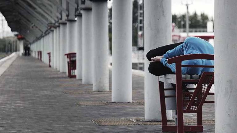 socialna-stiska-brezdomec