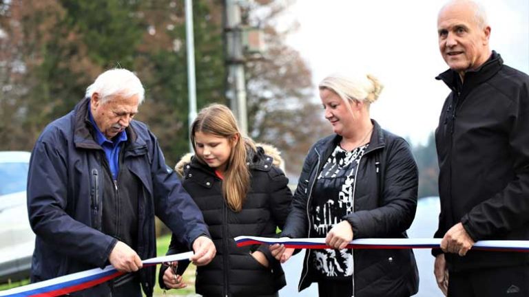 Topolšica-cesta-V-Topolšici-so-predali-namenu-posodobljeno-cesto-in-razsvetljavo-Foto-Jože-Miklav...