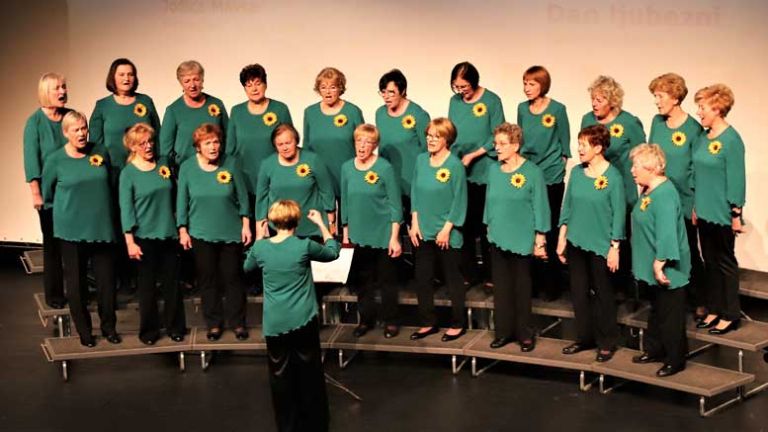 DU-Velenje-Ženski-pevski-zbor-Foto-Jože-Miklavc