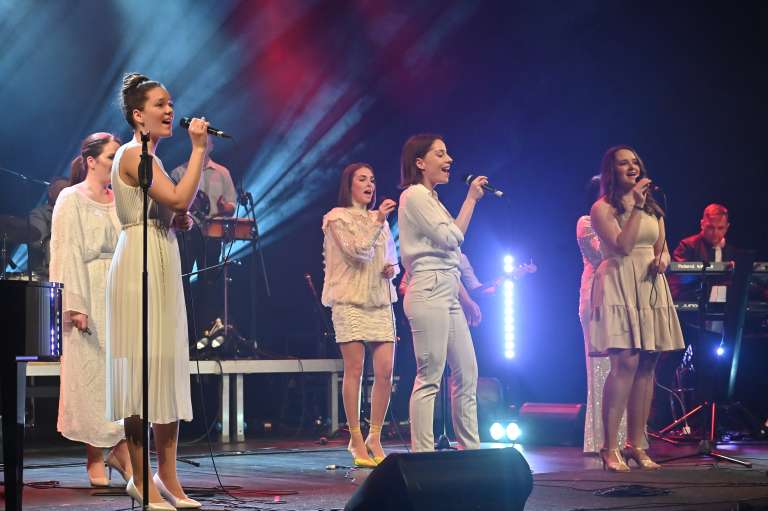 velikonočni-koncert-za-sirijo, evangeličanska-cerkev, gledališče-park, koncert