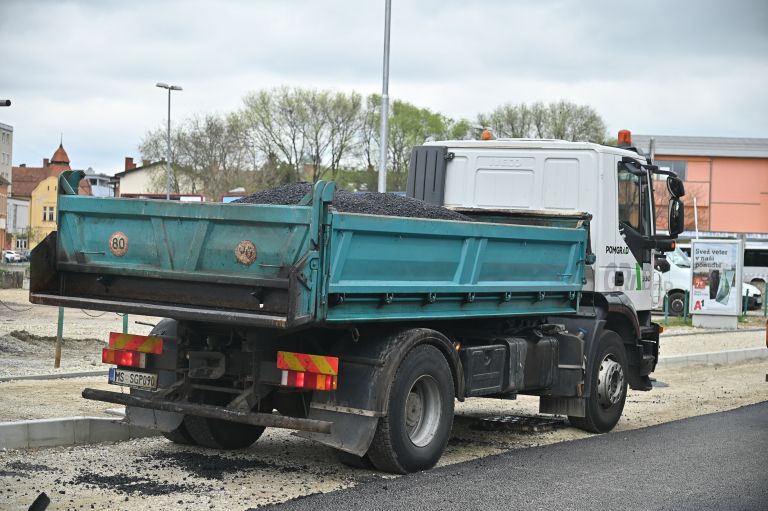 asfalterska-dela, Asfaltiranje, gradbena-dela, pomgrad, delavci, gradbeništvo, slomškova