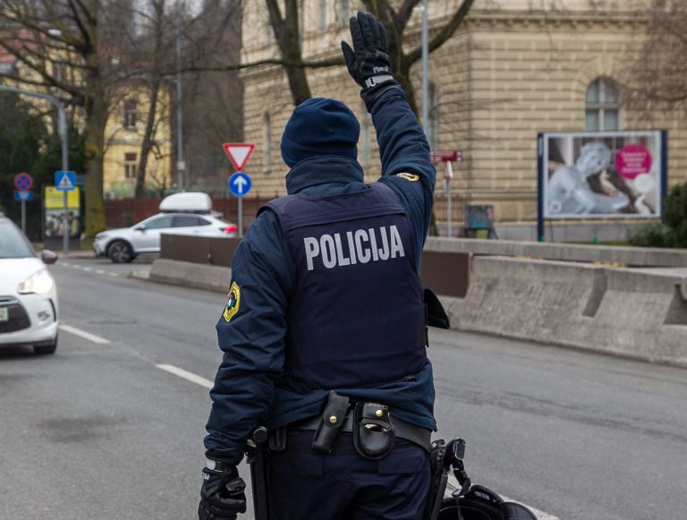 policija