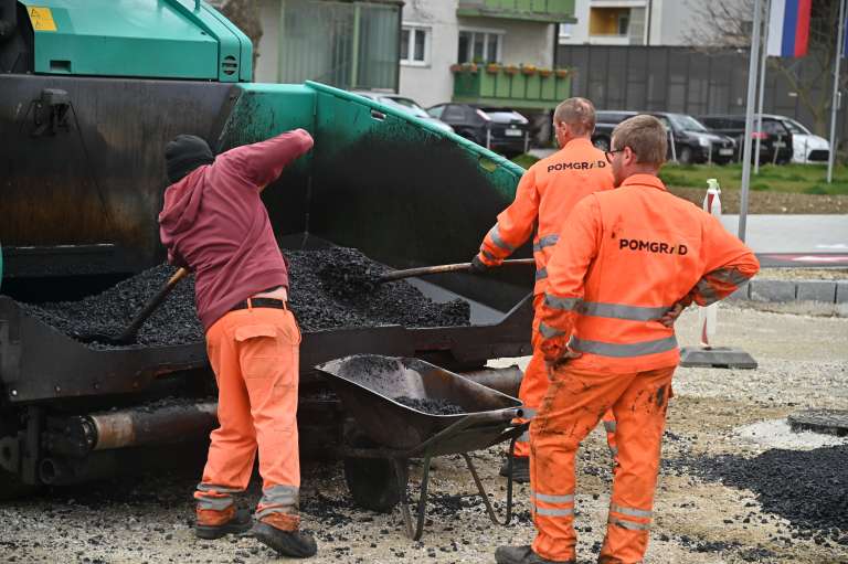 asfalterska-dela, Asfaltiranje, gradbena-dela, pomgrad, delavci, gradbeništvo, slomškova