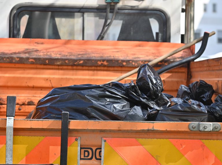 simbolična, komunala-murska-sobota, smeti, komunalni-avto