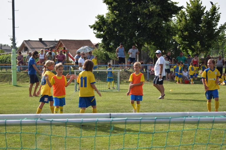 por, nogomet, pšt, vodni-športi, odbojka, igrišče, mladi, glasba