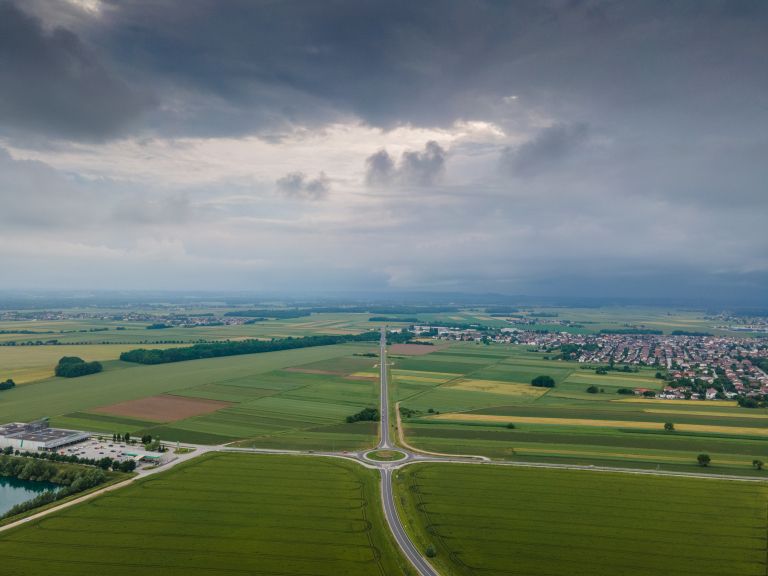 simbolična, dron, murska-sobota, južna-obvoznica, drevored, krožišče, cesta, polja