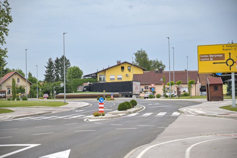 simbolična, tišina, krožišče, rondo, cesta, občina, upravna-enota
