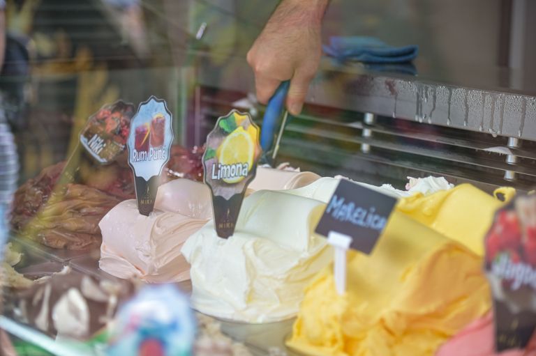 simbolična, sladoled, slaščičarna