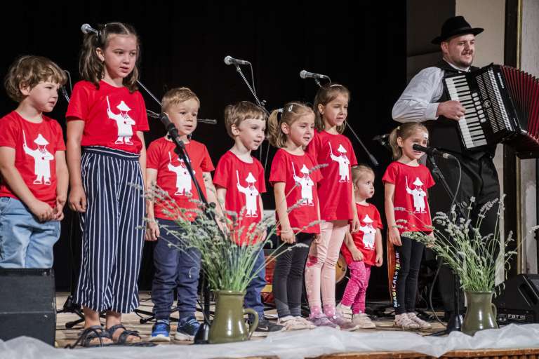 zaigrajmo-in-zapojmo-pod-kostanji, folklorna-skupina-leščeček, veržej