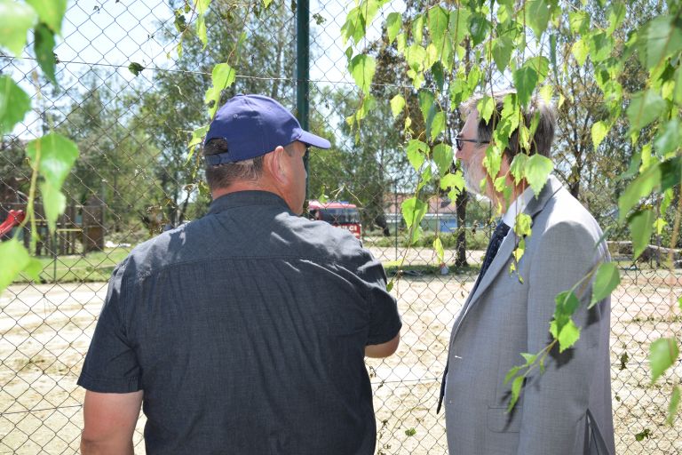 darjo-felda, minister, turnišče, ogled-škode, šola