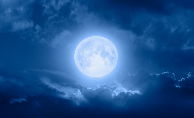 Modra polna luna.jpg