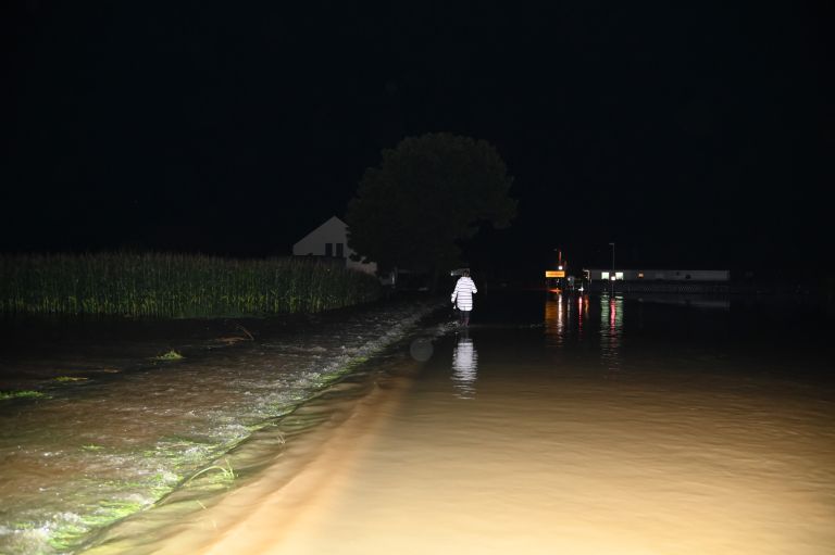 poplave, dolnja-bistrica, poplavljeno-cestišče