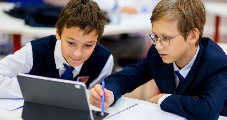 Britanska mednarodna šola v Ljubljani.png