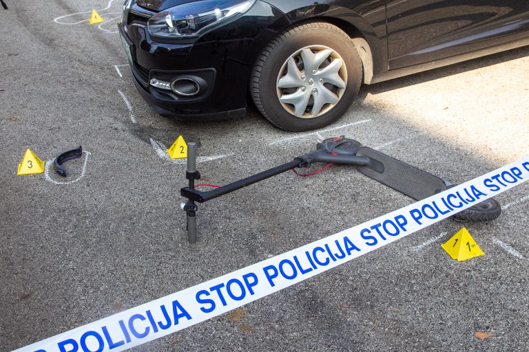 prometna nesreča, e-skiro, policija