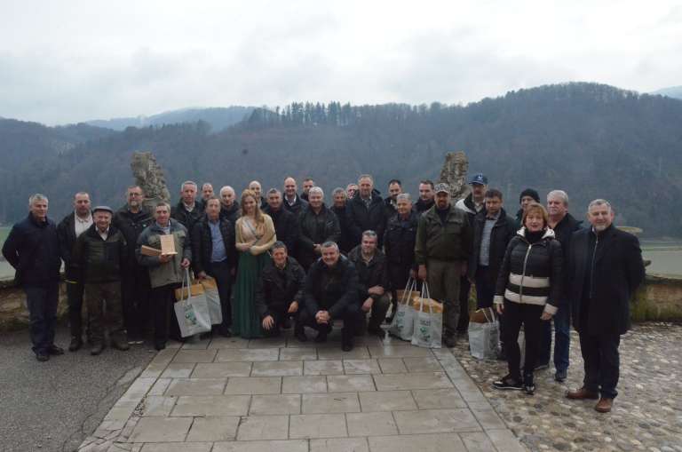 vsi_najbolj_skrbni_lastniki_gozda_za_leto_2023_z_gosti_na_gradu_sevnica.jpg