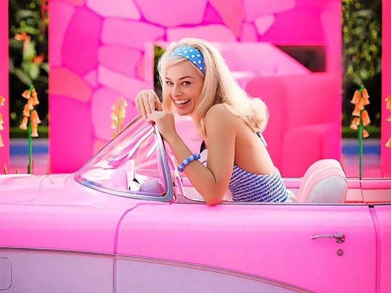 Brez Margot Robbie bi morebitni novi film težko ponovil čar uspešnice, ki je poleti 2023 ves svet odela v rožnato.