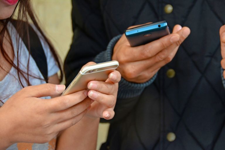 696317_103-telefon2-sken.jpg