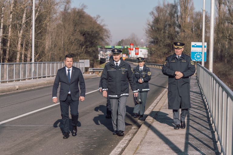 mejni-prehod-petišovci, carina, hrvaška-policija